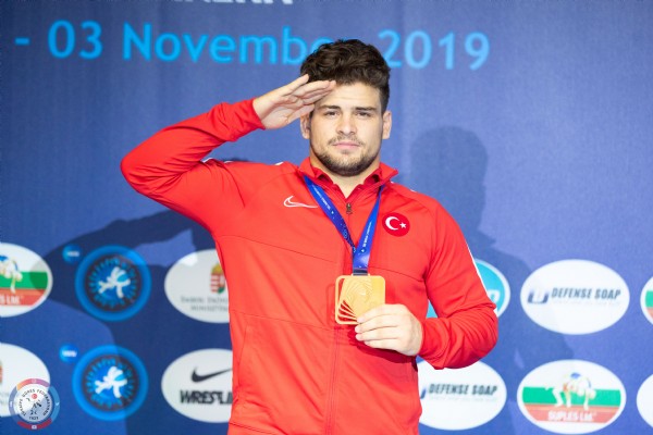 Osman Gen bronz madalyann sahibi oldu