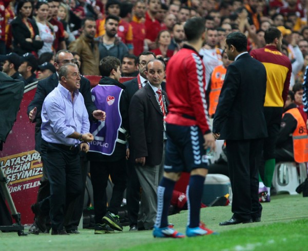 Fatih Terim ve GS'ye yakışmadı! Fatih Terim ve GS'ye yakışmadı!