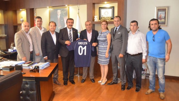 Demirspor yönetimi Çetin'e teşekkür etti Demirspor yönetimi Çetin'e teşekkür etti
