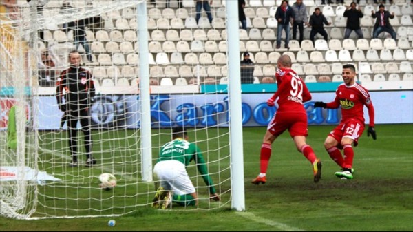 Sivasspor, Bursa'ya patladı Sivasspor, Bursa'ya patladı
