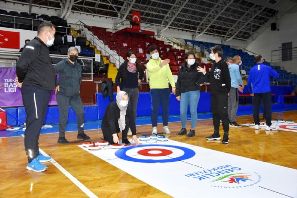 Curling kursu devam ediyor