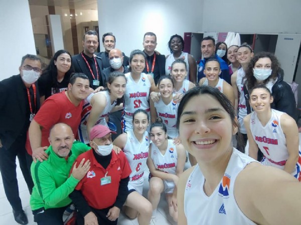 Altın kızlar, ‘Konut’u yıktı Altın kızlar, ‘Konut’u yıktı