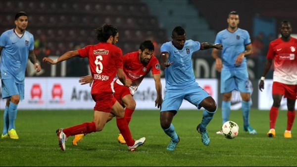 Trabzon bir puanı son anda kurtardı Trabzon bir puanı son anda kurtardı