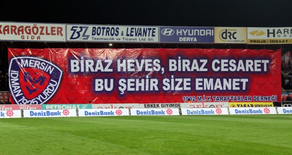 Taraftar maç öncesi destek verdi! Taraftar maç öncesi destek verdi!