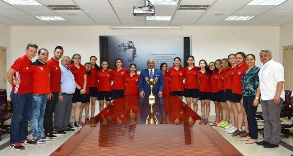 Genç Basketbolculardan Kocamaz'a Ziyaret Genç Basketbolculardan Kocamaz'a Ziyaret