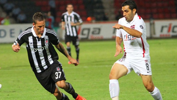 Kartal'a Gülle çarptı! Kartal'a Gülle çarptı!