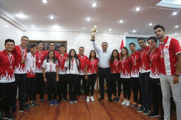 Bocce takımından Yılmaz'a ziyaret! Bocce takımından Yılmaz'a ziyaret!