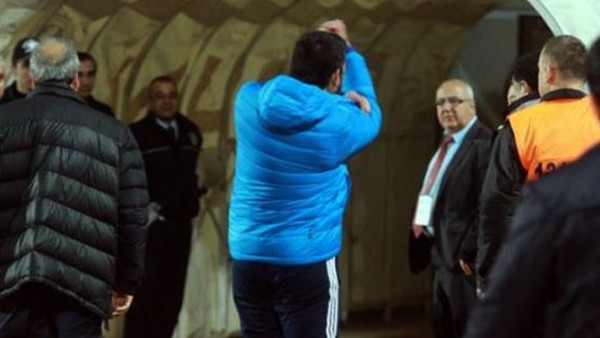 Antalya'da olay! İki hocadan kol hareketleri Antalya'da olay! İki hocadan kol hareketleri