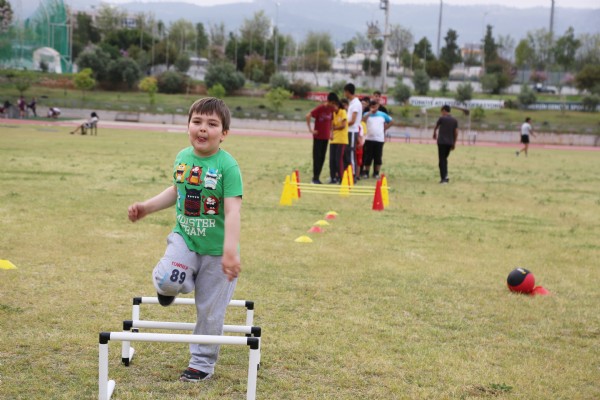 Toroslar Belediyesi zel bireyleri sporla buluturuyor