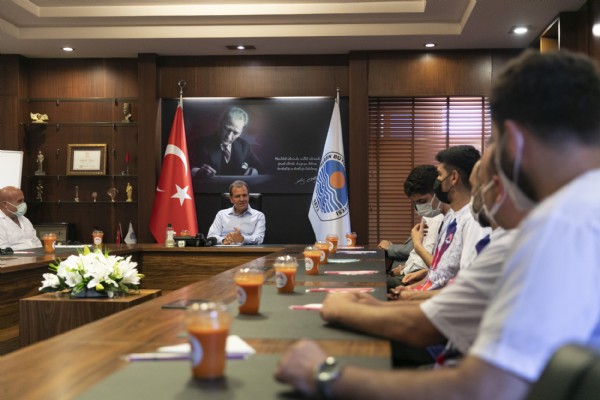 Başkan Seçer şampiyonlarla buluştu Başkan Seçer şampiyonlarla buluştu