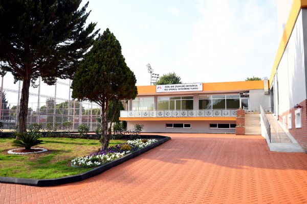 Spor kompleksi yenilendi ve renklendi
