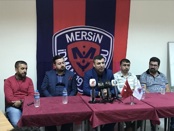 İstifa etti! İstifa etti!