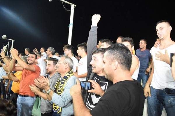 Hem başkan hem taraftar! Hem başkan hem taraftar!