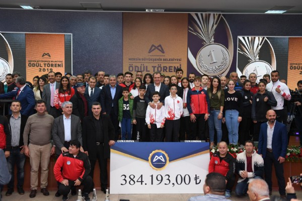 Başarılı sporcular ödüllendirildi! Başarılı sporcular ödüllendirildi!