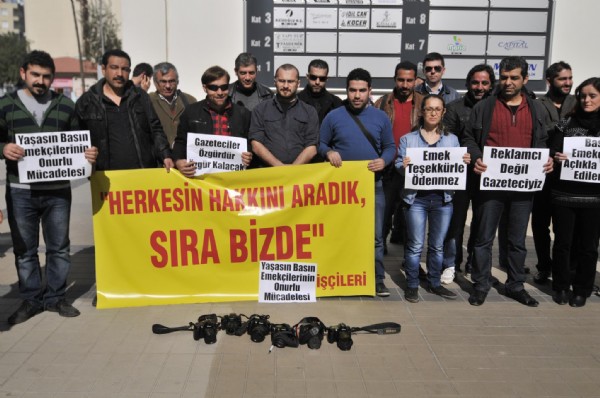 Mersin'de gazetecilerden eylem!