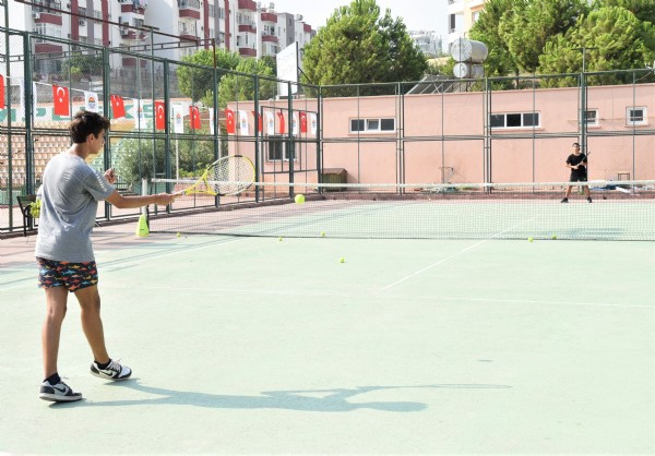 Toroslar'da 'Tenis Turnuvası' başlıyor Toroslar'da 'Tenis Turnuvası' başlıyor