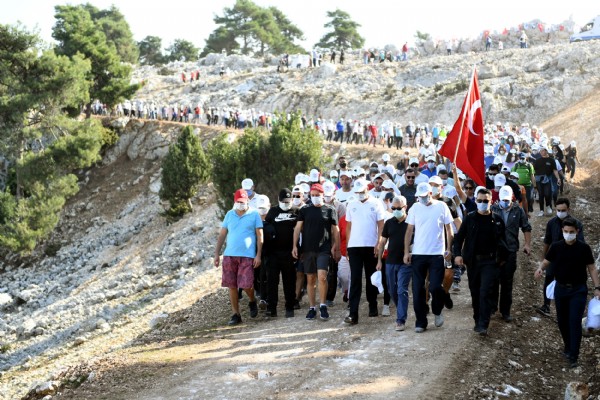 Başkan Seçer, vatandaşlarla yürüdü Başkan Seçer, vatandaşlarla yürüdü