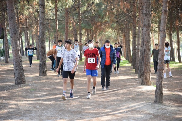 Toroslar’da ‘3 Ocak Kurtuluş Kupası Bayrak Yarışı’ düzenlendi Toroslar’da ‘3 Ocak Kurtuluş Kupası Bayrak Yarışı’ düzenlendi