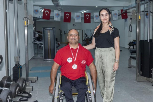 Engelli Sporcu zkan, halterde Trkiye ikincisi oldu