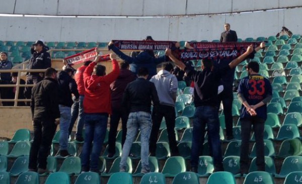 Şeytanlar, takımı Bursa'da protesto etti! Şeytanlar, takımı Bursa'da protesto etti!