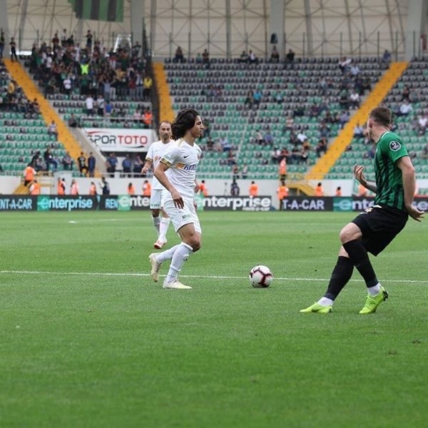 Mersinli futbolcu Süper Lig’e damga vurdu! Mersinli futbolcu Süper Lig’e damga vurdu!