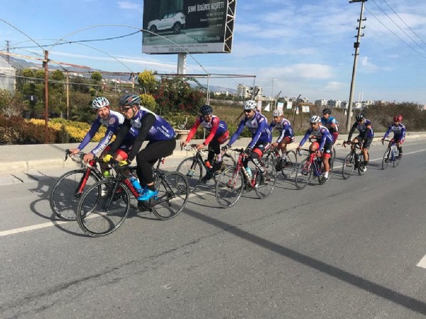 Akdeniz’de pedallar çevriliyor Akdeniz’de pedallar çevriliyor