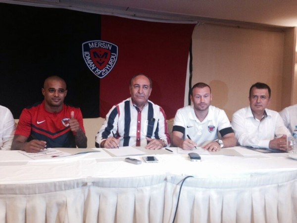 Mersin'de İmza Şov Mersin'de İmza Şov