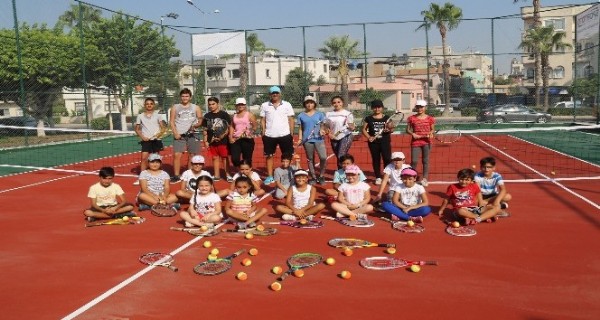 Akdeniz lk Tenis Kortuna Kavutu