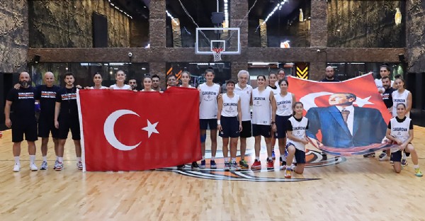 ÇBK, zaferi kutladı… ÇBK, zaferi kutladı…