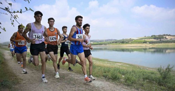 Sporcular manzara eşliğinde koştu Sporcular manzara eşliğinde koştu