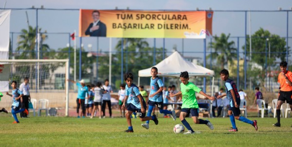 Mersin'de çocuk futbol turnuvası başladı Mersin'de çocuk futbol turnuvası başladı