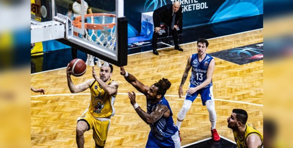 MSK yine affetmedi: 76-72 MSK yine affetmedi: 76-72