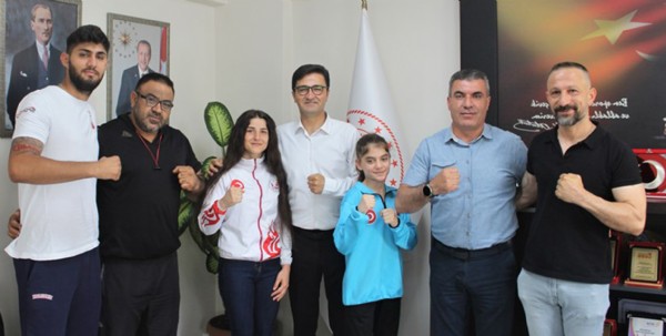 Demir, muaythai ampiyonlarn kabul etti