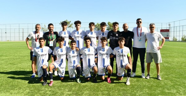 U16 Futbol Takm namalup lider