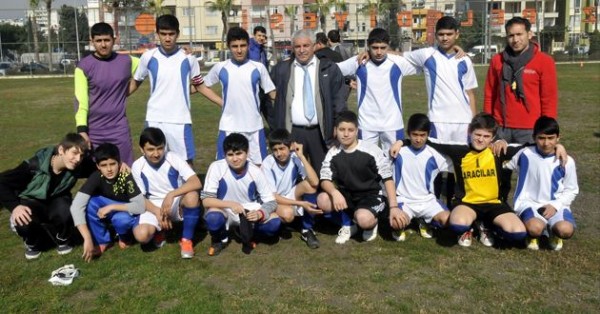 Akdeniz'den futbol turnuvasına destek Akdeniz'den futbol turnuvasına destek