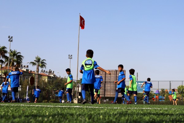 Akdeniz'de Spor Okullarna kaytlar balad