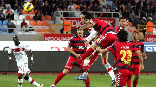 Mersin Antalya'ya da boyun eğdi! Mersin Antalya'ya da boyun eğdi!