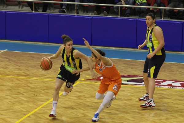 Fenerbahçe'ye Mersin'de geçit yok! Fenerbahçe'ye Mersin'de geçit yok!