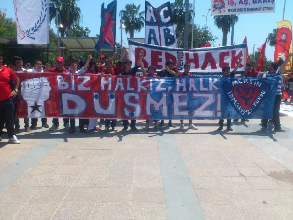 Halk düşmez! Halk düşmez!