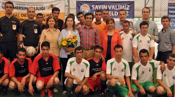 Vali Güzeloğlu sporcuları yalnız bırakmadı Vali Güzeloğlu sporcuları yalnız bırakmadı