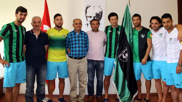 Denizlispor'da imza şov Denizlispor'da imza şov