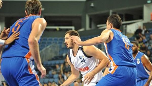Erkek Basketbolcular Fenerbahe'ye boyun edi