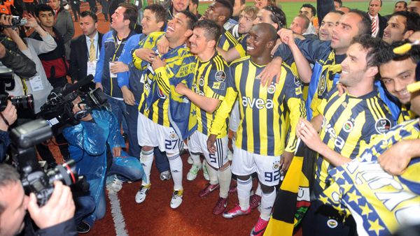 Fenerbahçe şampiyon oldu! - Foto Galeri Fenerbahçe şampiyon oldu! - Foto Galeri