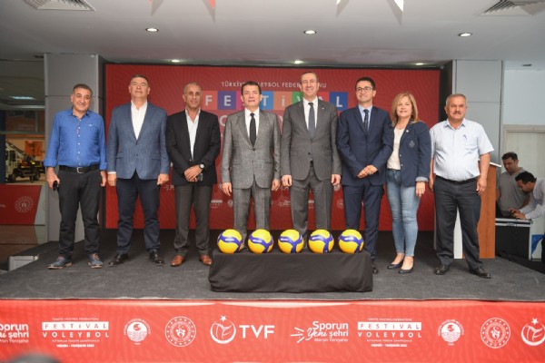 Yeniehirde voleybol festivali balyor