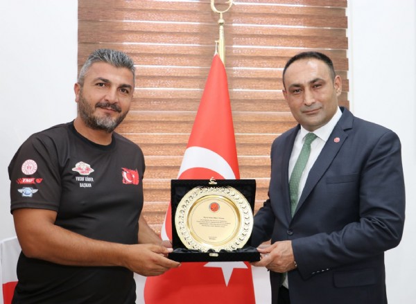 TMF'den Ylmaz'a plaket