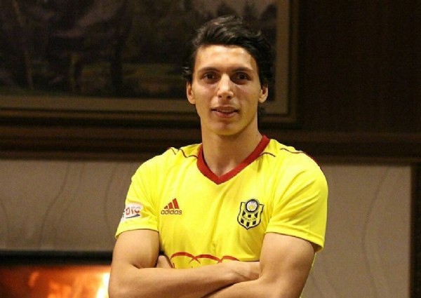 Gökhan imzayı attı Gökhan imzayı attı