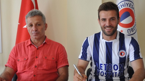 Fethiyespor'da imzalar devam ediyor