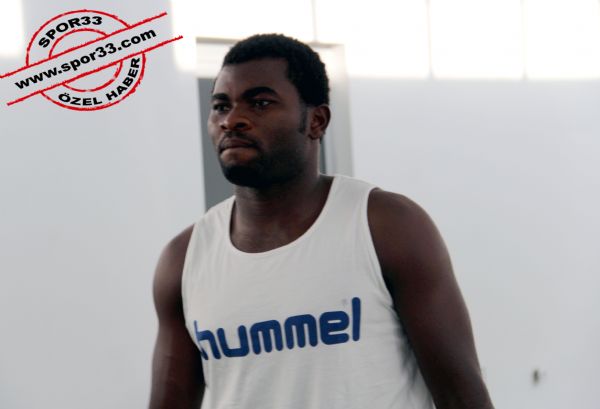 Kingsley deneniyor! Kingsley deneniyor!