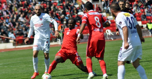 Mersin ilk yarıyı golle kapattı Mersin ilk yarıyı golle kapattı