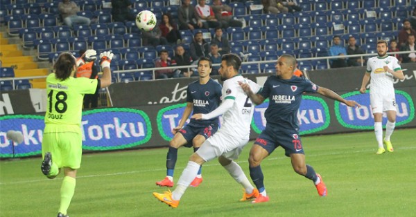 İlk yarıda gol sesi yok! İlk yarıda gol sesi yok!